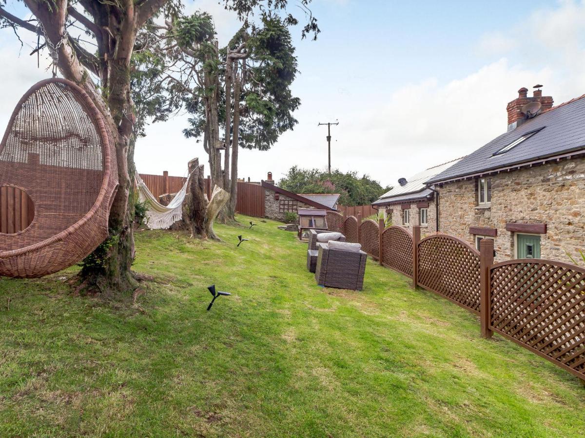 Caner Bach Lodge Bridgend  Kültér fotó